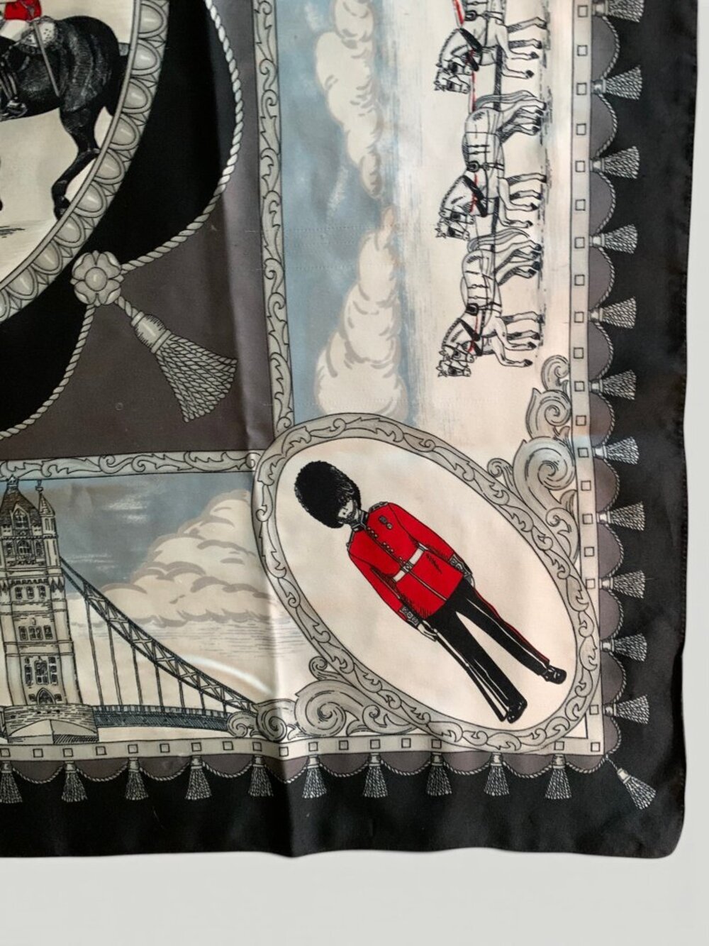 London silk scarf - Picture 2 of 5
